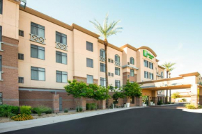  Holiday Inn Hotels and Suites Goodyear - West Phoenix Area, an IHG Hotel  Гудеар